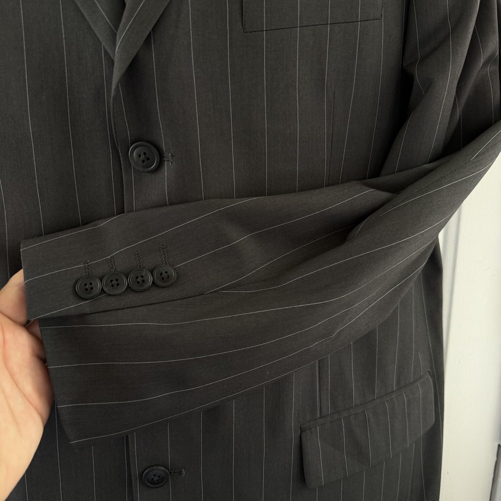 Insignia Collezione Gray Pinstripe Three Button Sport Coat Blazer Men's 44R - Picture 5 of 16